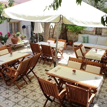 Lilyum Alacati Butik Otel *